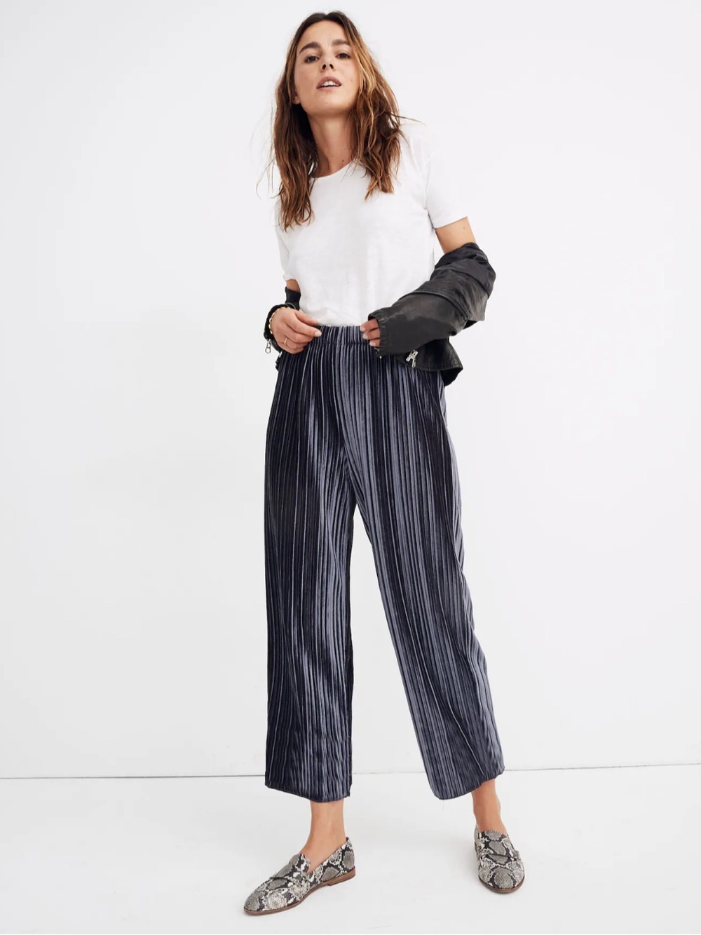Madewell Pleated Velvet Pull-On Pants in Black Coal